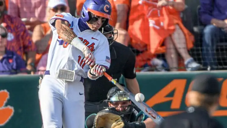 800 outfielders entered the college baseball season as per DCSBisebal