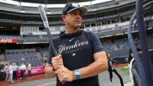 MLB rumors: Aaron Boone extension with Yankees coming soon, Padres need 'another bat' after free agency exodus