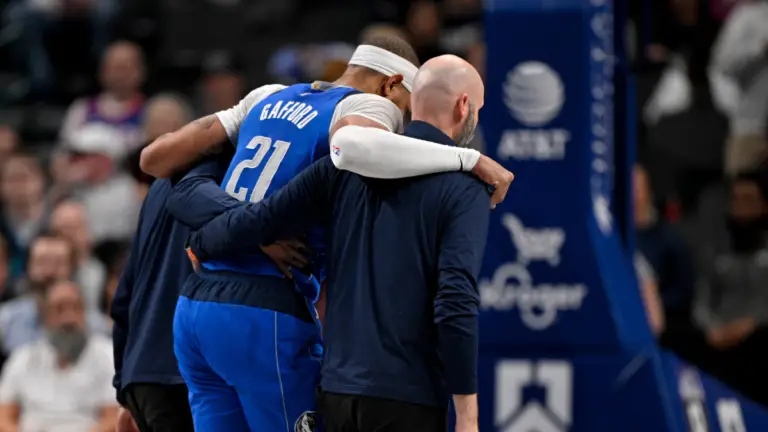 Mavericks' Daniel's Talk has been injured in the knee, the recent blowing Domannic Trade