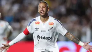 Neymar scores stunning Olimpico: Brazilian star quiets the crowd with huge goal direct from corner for Santos