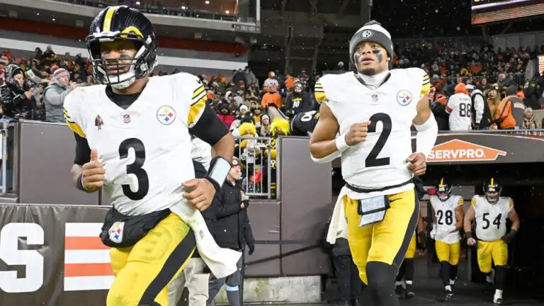 Steelers' brass split on quarterback decision to re-sign Justin Fields or Russell Wilson, per report