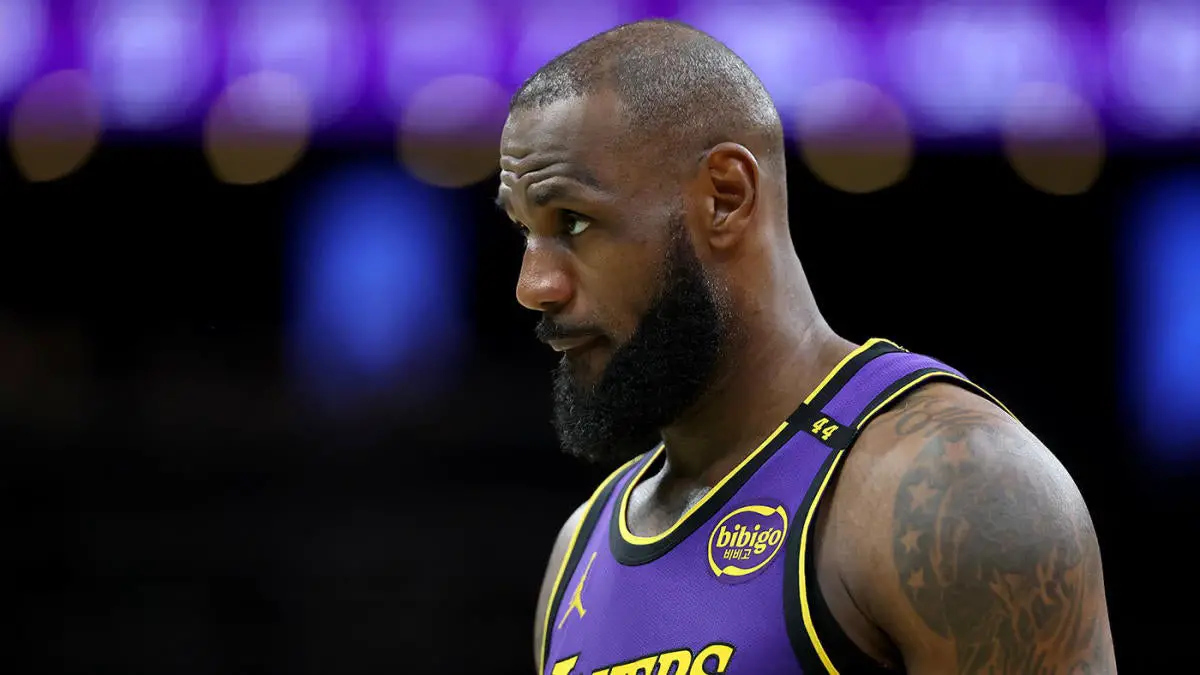 LeBron James injury update: Lakers star could miss weeks with groin strain suffered vs. Celtics, per report