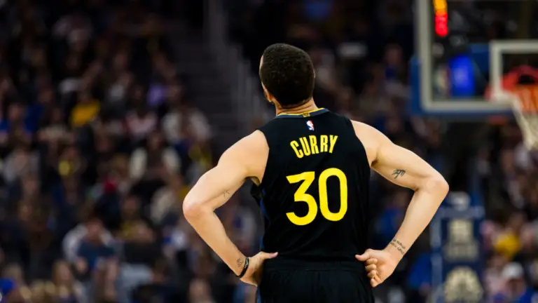 Stephen Curry injury: Warriors star ruled out with pelvic contusion after hard fall vs. Raptors