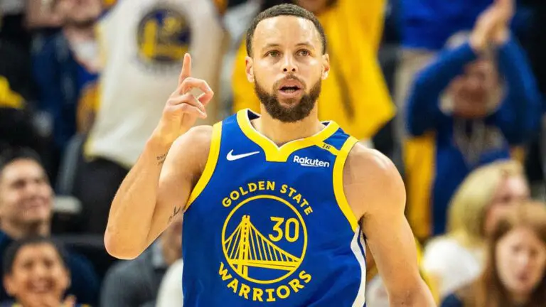 Warriors' Stephen Curry, on the verge of his 4,000th 3-pointer, says he wants to play beyond current contract